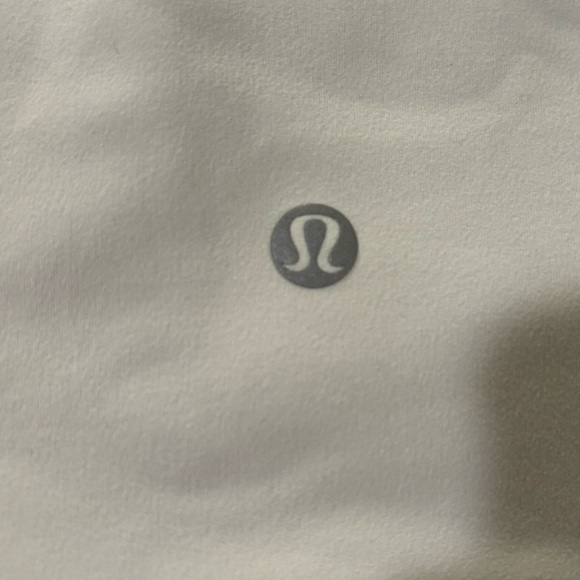 Lululemon white 6” inseam biker shorts -
SIZE 4 - Picture 3 of 5